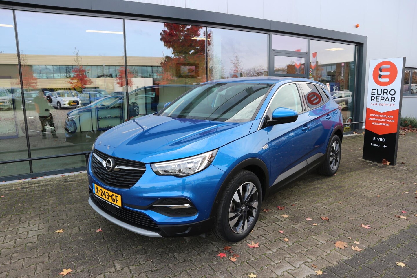 Opel Grandland X - 1.2 Turbo Business Executive NAVI KEYLESS CLIMA PDC V+A LMV - AutoWereld.nl