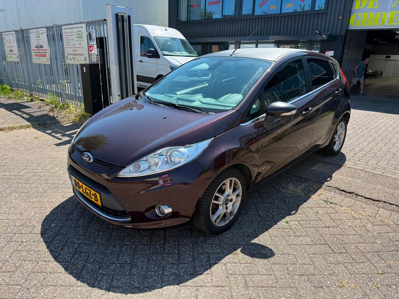 Ford Fiesta - 1.6 Ghia l met een nieuwe APK leverbaar! - AutoWereld.nl