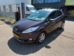 Ford Fiesta - 1.6 Ghia l met een nieuwe APK leverbaar