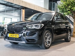 BMW X1 - sDrive20i 190pk Executive X-Line | Facelift | Panorama | Camera | HUD | Leder beige | Came