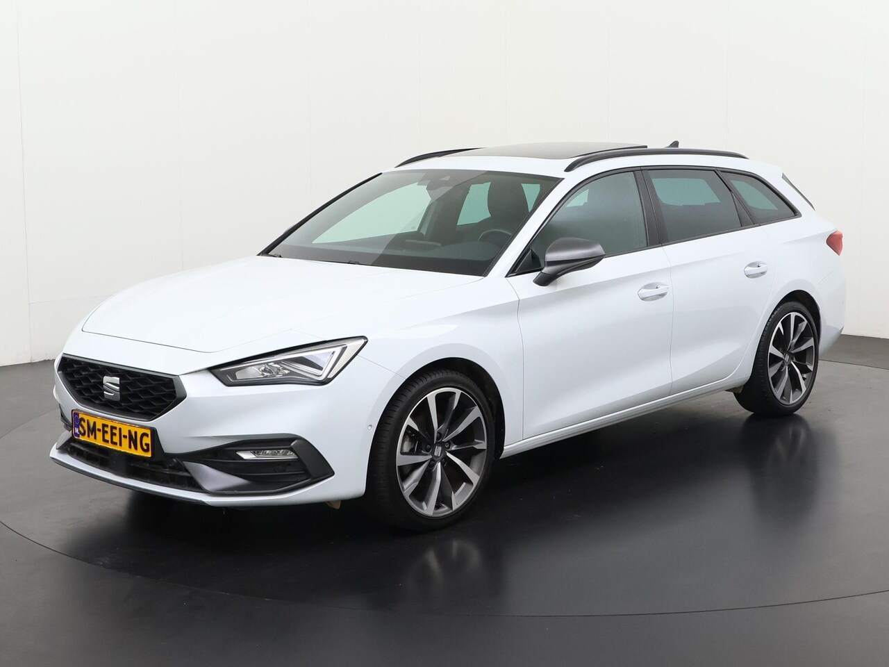 SEAT Leon Sportstourer - 1.5 eTSI FR | Panoramadak | Memory stoel  | Beats Audio | Zondag Open! - AutoWereld.nl