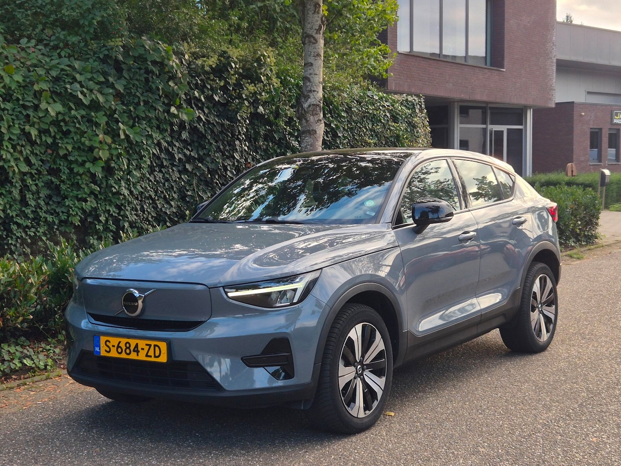 Volvo C40 - Recharge Core 69 kWh Zeer gave uitvoering NAP Panoramadak Zwart dak 1e eigenaar NAP - AutoWereld.nl