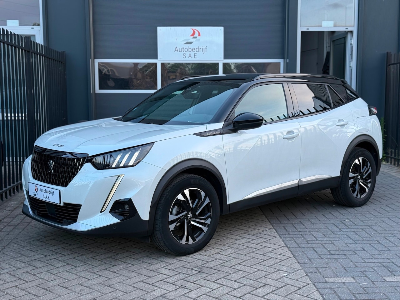 Peugeot 2008 - 1.2 PureTech GT-Line CARPLAY NAVI AUTOMAAT ! - AutoWereld.nl