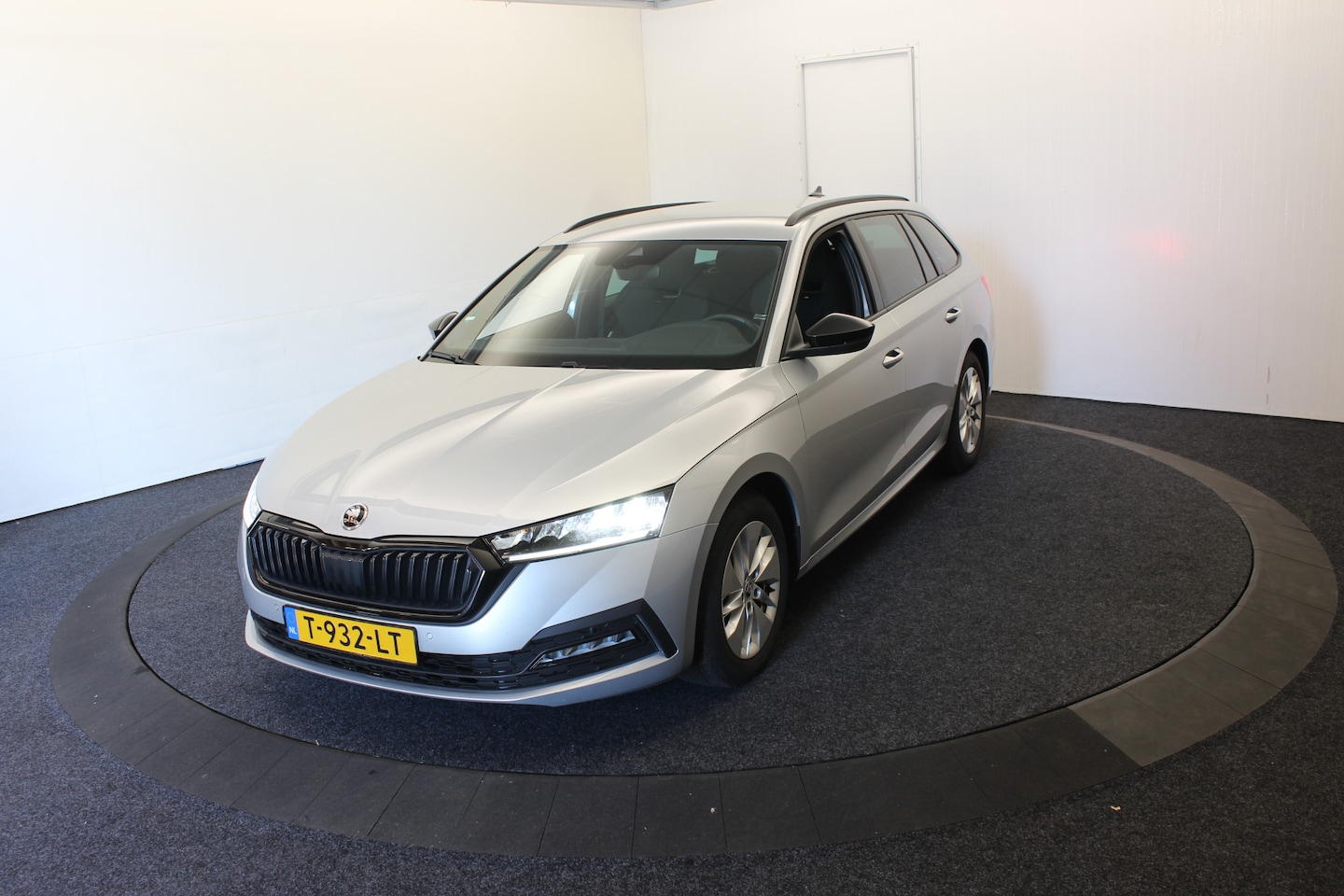 Skoda Octavia - 1.0 e-TSI DSG Sport Business Schaalstoelen Virtual CarPlay Stoel/stuur verw - AutoWereld.nl