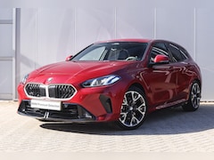 BMW 1-serie - 120 M Sport Automaat / Sportstoelen / Achteruitrijcamera / PDC / Getint glas