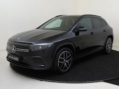 Mercedes-Benz EQA - 250 AMG Line 67 kWh Nightpakket / Stoelverwarming / 19'' vijf-dubbelspaaks / Parkeercamera