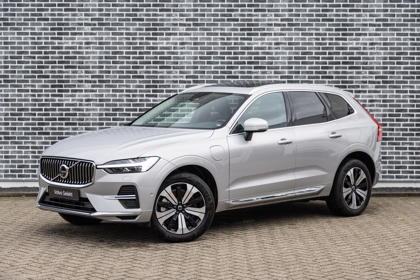 Volvo XC60 - 2.0 T6 Plug-in Hybrid AWD Plus Bright | Long Range | Trekhaak | Panoramadak | Harman Kardo - AutoWereld.nl
