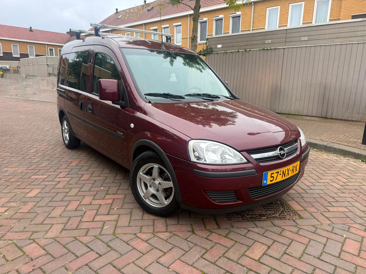 Opel Tour - 1.6 Comfort *5 Persoons* - AutoWereld.nl