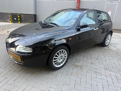 Alfa Romeo 147 - 1.6 T.Spark Lusso LEER NAVI NIEUWE APK