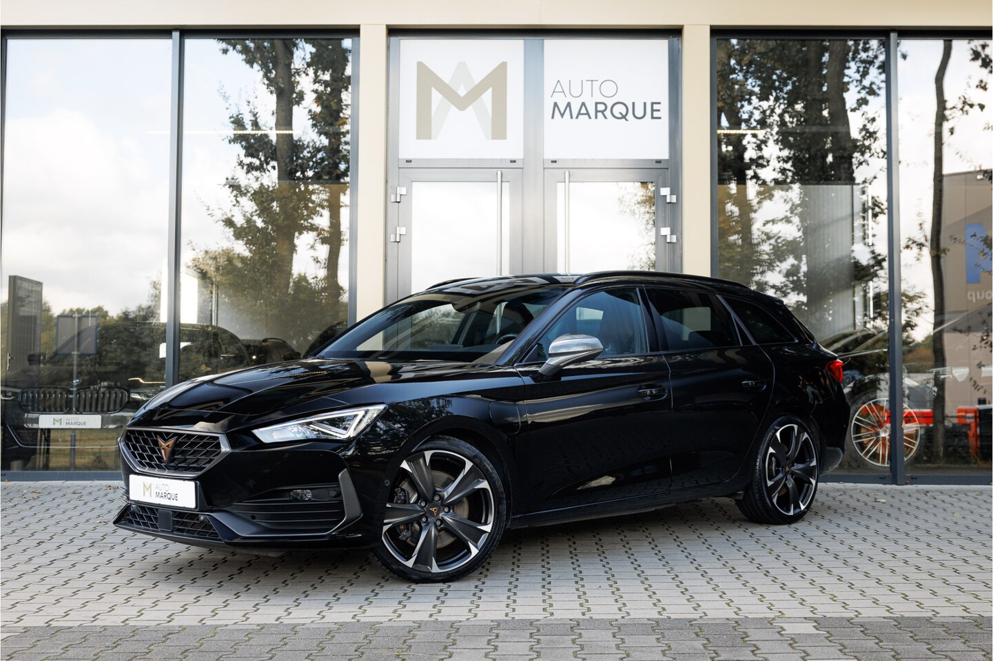 CUPRA Leon Sportstourer - 1.4 e-Hybrid VZ 245PK Aut. | Performance | 19" LM Velgen | Wegklapbare Trekhaak | Achterui - AutoWereld.nl