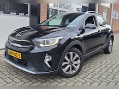 Kia Stonic - 1.0 T-GDi MHEV DynamicPlusLine 2022 Black Pearl Clima Nav Lage Km Apk 2028