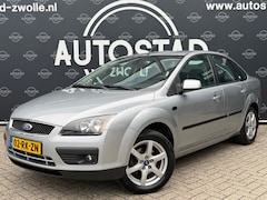 Ford Focus - 1.6-16V Ghia Automaat / NL-Auto / NAP / APK / Airco