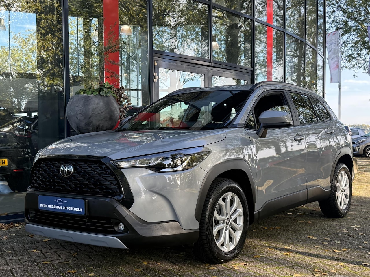 Toyota Corolla Cross - Hybrid 140 Business | Navigatie | Apple Carplay | Cruise Control | Parkeersensoren + Camer - AutoWereld.nl