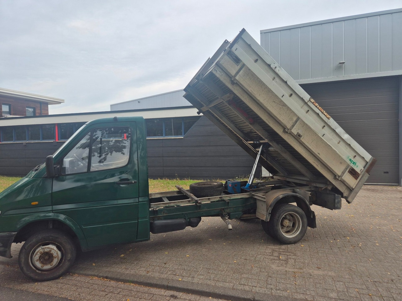 Mercedes-Benz Sprinter - 412D 312D 814D KIPPER MANUEEL 6 TYRES LONG GEAR - AutoWereld.nl
