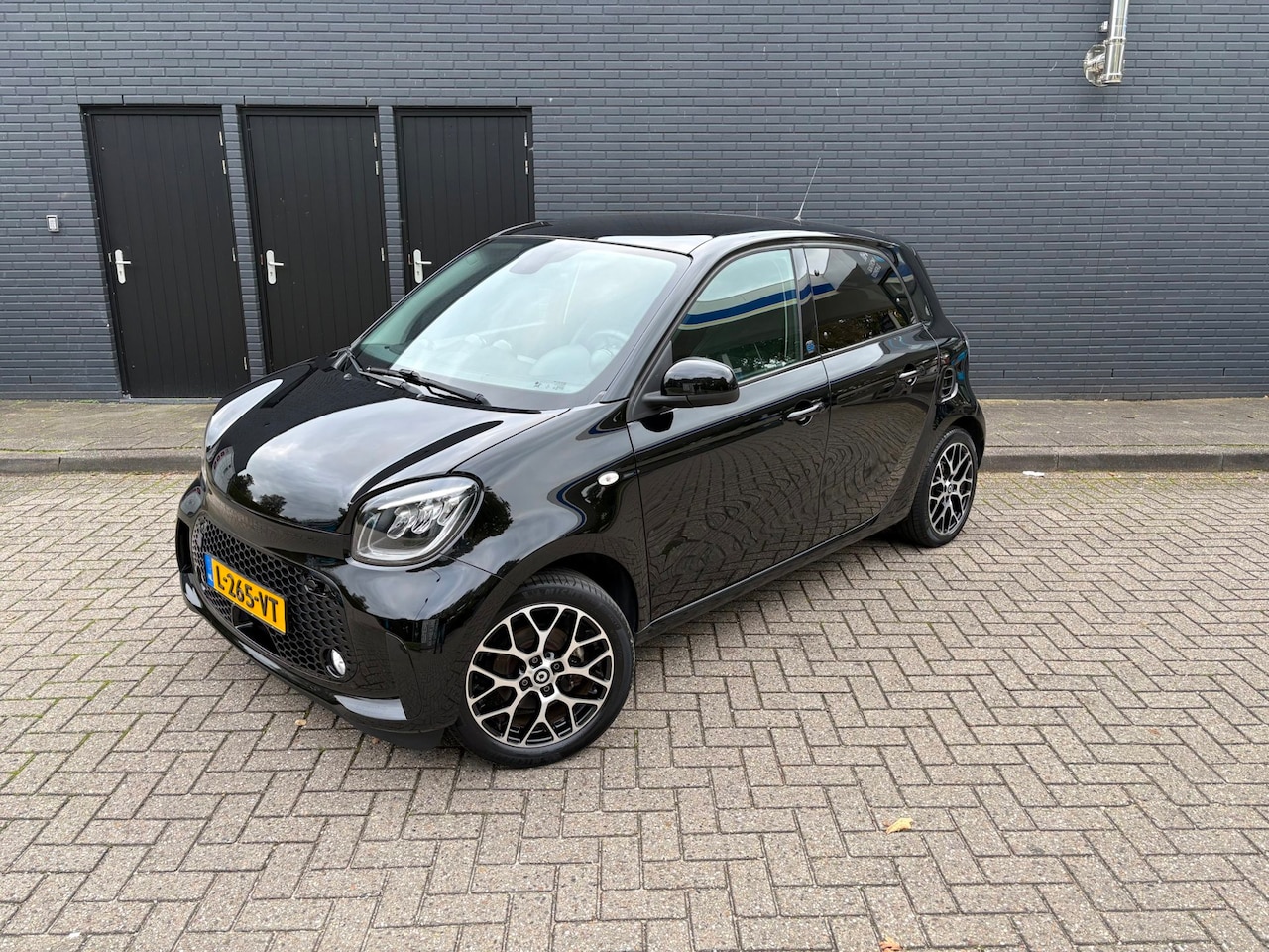 Smart Forfour - EQ Comfort PLUS 18 kWh Pano Leer Camera Carplay - AutoWereld.nl