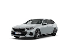 BMW 5-serie Touring - 530e M Sport Pro Edition | M Sportpakket Pro | Innovation Pack | Travel Pack | Comfort Pac