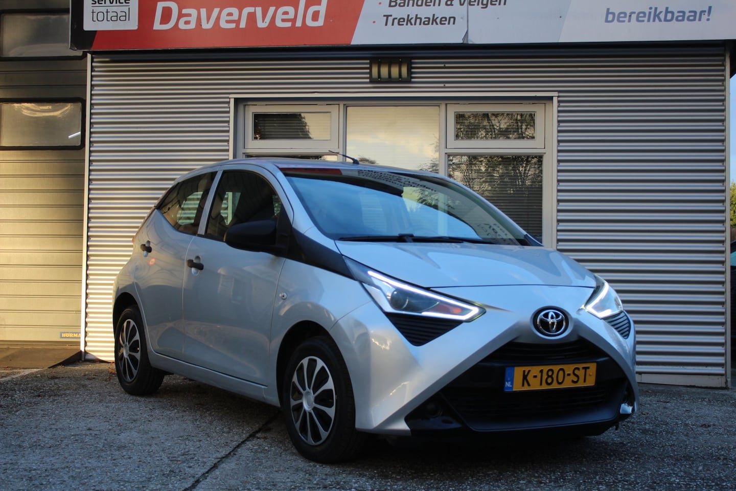 Toyota Aygo - 1.0 VVT-i x-fun 1.0 VVT-i x-fun 5-deurs, nl-auto, nap, boekjes, netjes, zuinig, nw apk en beurt, airco, le - AutoWereld.nl