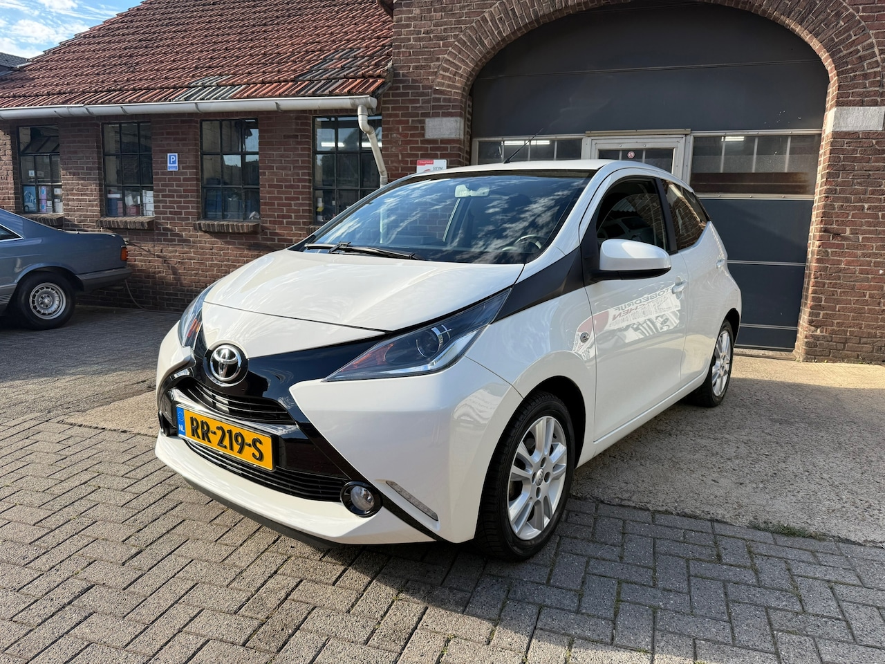 Toyota Aygo - 1.0 VVT-i x-wave I CLIMA I CAMERA I NAVI I - AutoWereld.nl