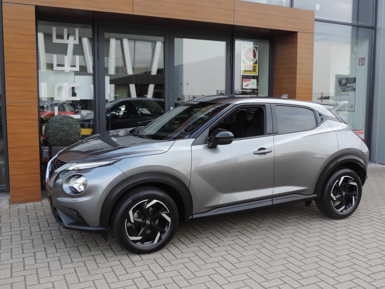 Nissan Juke - 1.0 DIG-T N-Connecta AUTOMAAT 37.000km | ECC | Allseason | Camera | DAB | CarPlay | PDC | - AutoWereld.nl