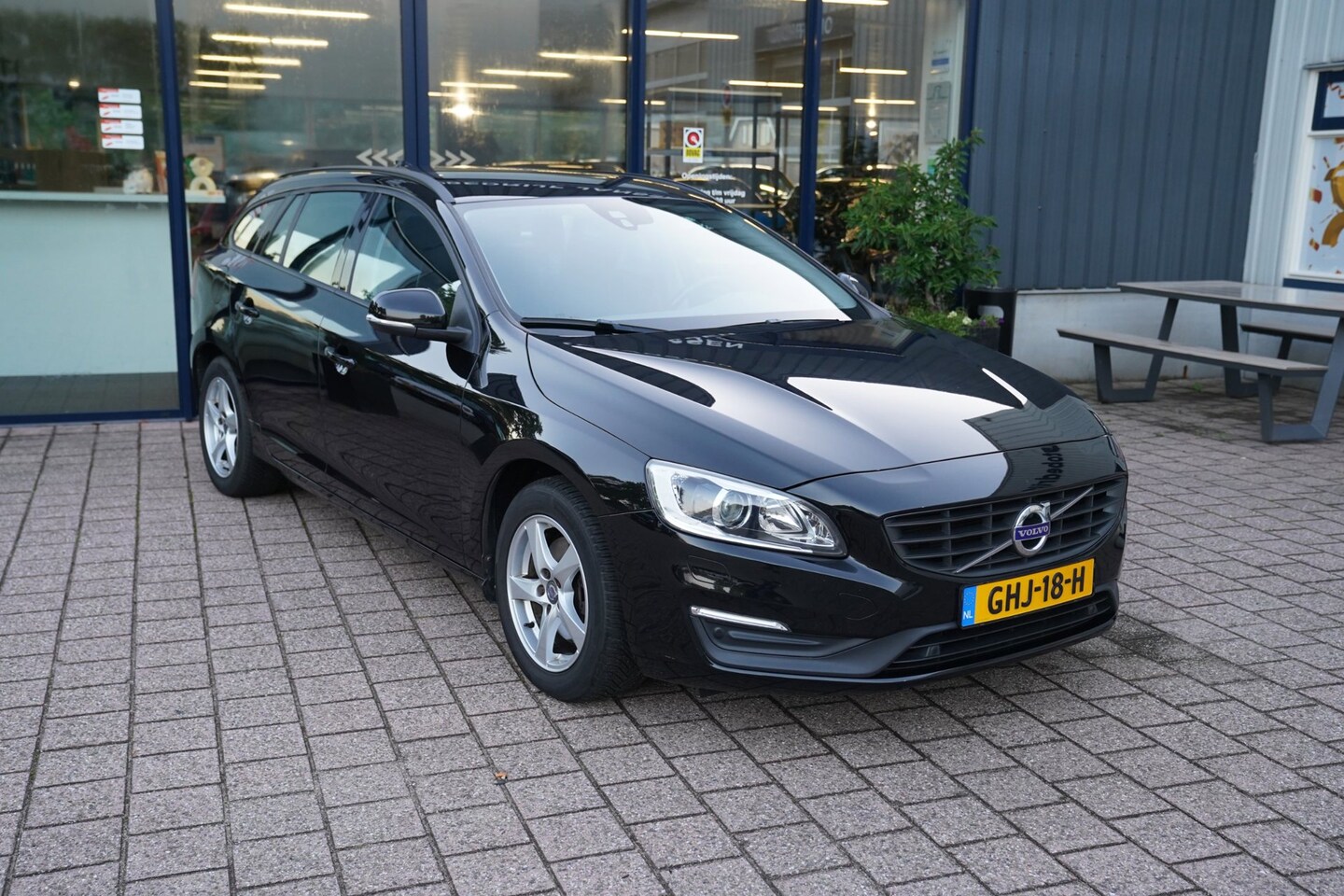 Volvo V60 - 1.5 T3 Polar | Prijs rijklaar incl. 12 mnd garantie | Lmv Navi Pdc Bluetooth Stoelverwarmi - AutoWereld.nl