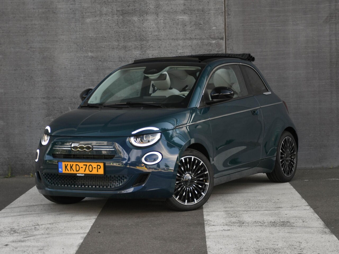 Fiat 500 C - Cabrio La Prima 1.0 Hybrid 70pk DAB | STOELVERWARMING | CLIMA | NAVI | CAMERA | SOFTOP | C - AutoWereld.nl