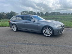 BMW 5-serie Touring - 523i High Executive BJ 2010 / AIRCO / OPEN DAK / ZEER NETTE STAAT