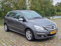 Mercedes-Benz B-klasse - 200 Automaat panorama dak navigatie cruis control trekhaak parkeer sensor