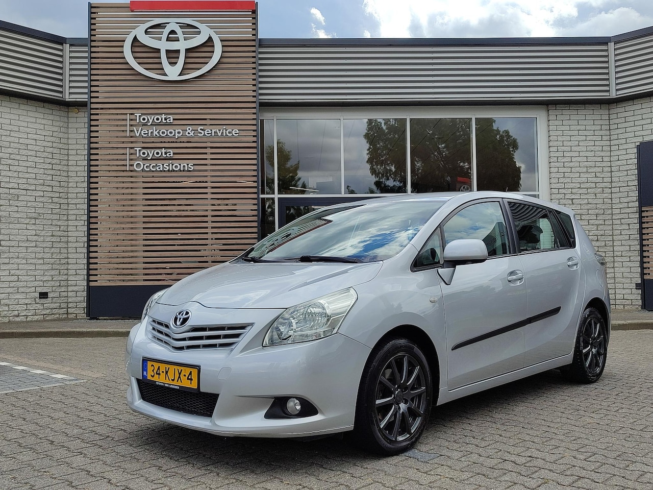 Toyota Verso - 1.8 VVT-i ASPIRATION TREKHAAK 1300KG TREKGEW PARK-SENSOREN CRUISE CLIMA 17'' LM-VELGEN BLU - AutoWereld.nl