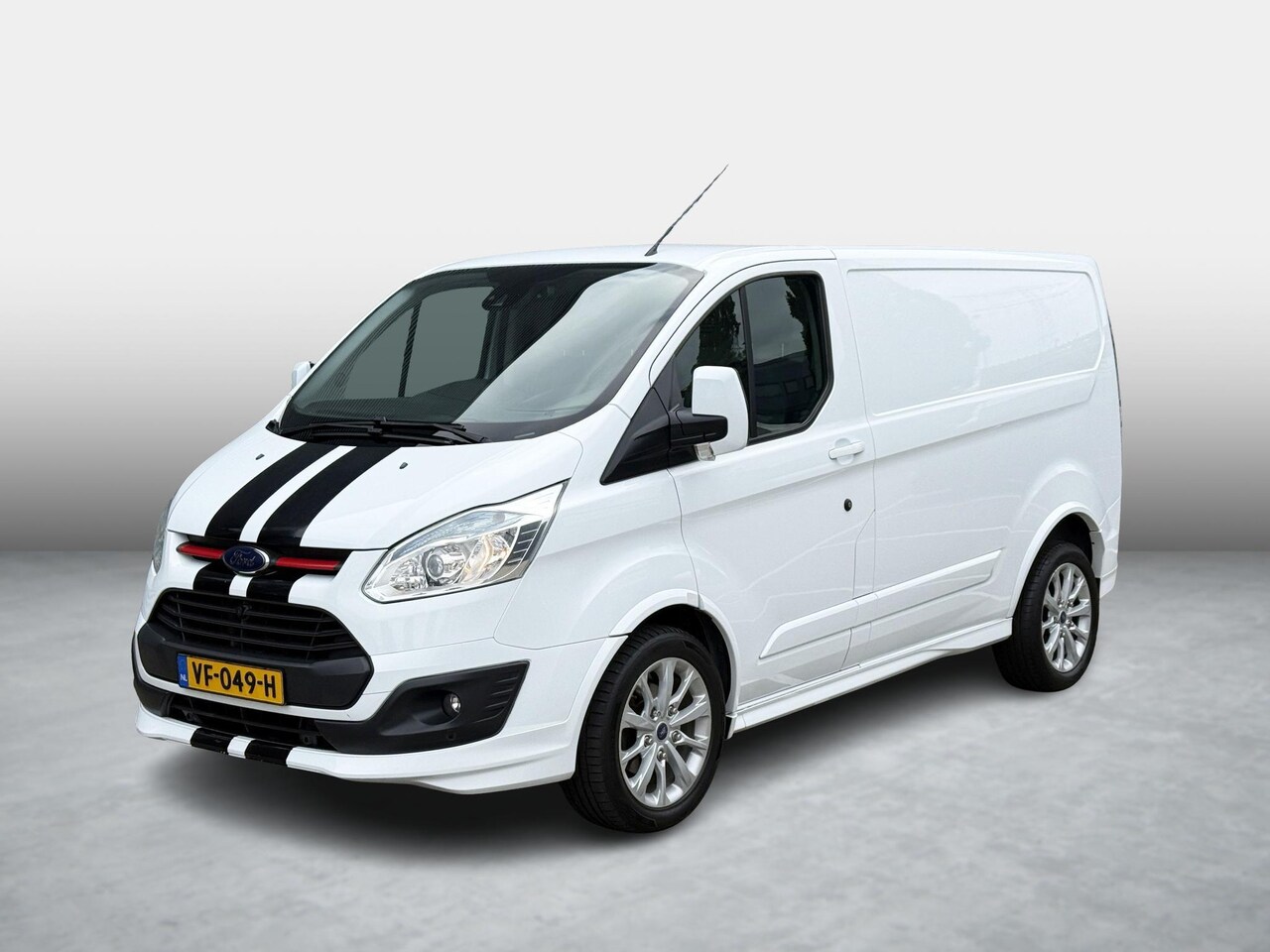 Ford Transit Custom - 290 2.2 TDCI L1H1 Sport / NL auto / Voll. historie / 155pk / Airco / Trekhaak / BTW auto - AutoWereld.nl