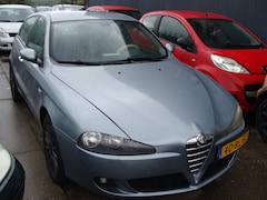 Alfa Romeo 147 - 2.0 T.Spark Distinctive st bekr airco elek pak nap apk