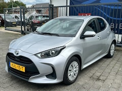 Toyota Yaris - 1.5 Hybrid 115 Business / FABRIEKSGARANTIE / APPLE CARPLAY / CAMERA / AIRCO