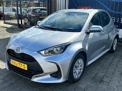 Toyota Yaris - 1.5 Hybrid 115 Business / FABRIEKSGARANTIE / APPLE CARPLAY / CAMERA / AIRCO