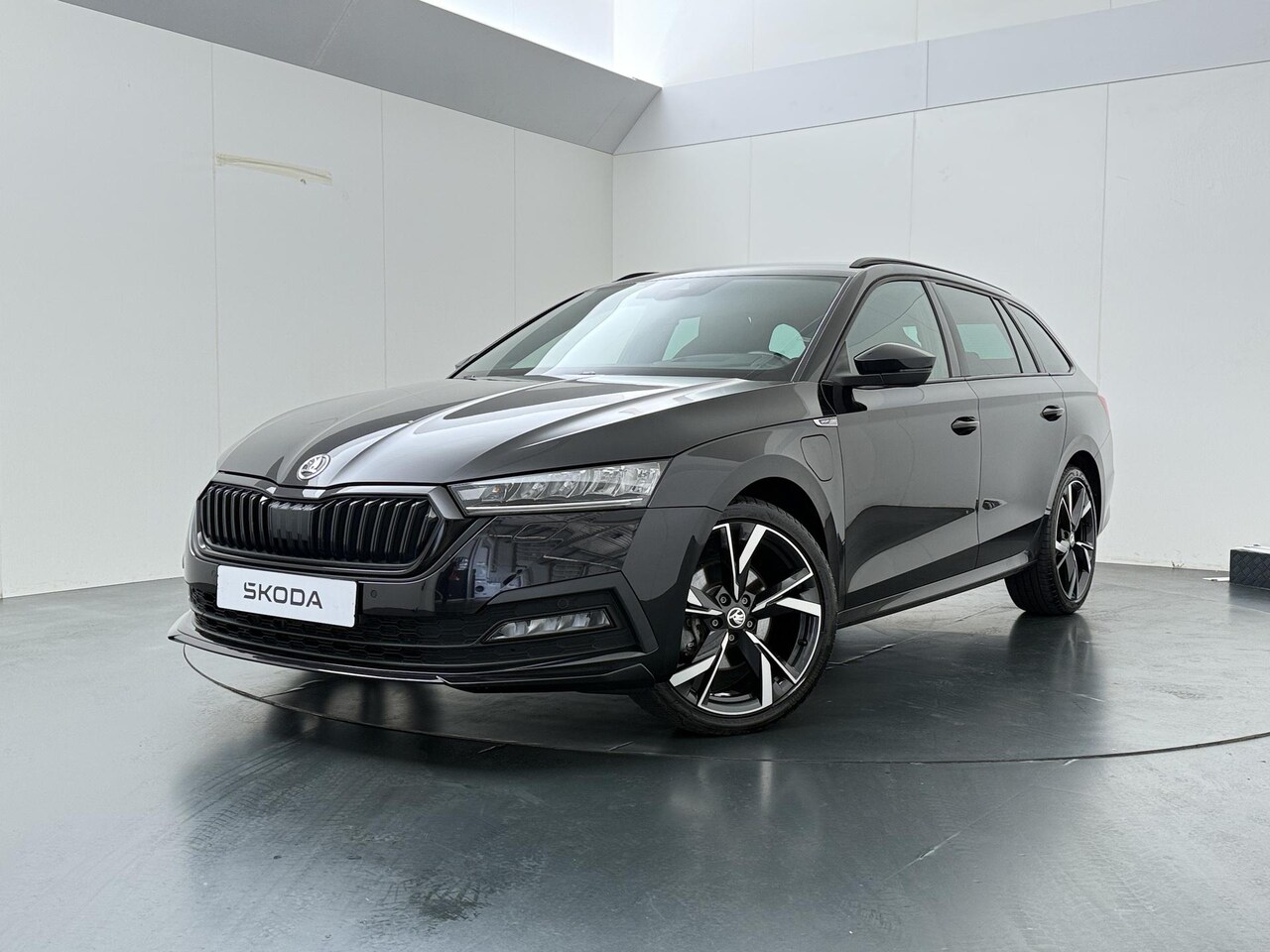 Skoda Octavia Combi - 1.4 TSI iV PHEV Sportline Business | 204 PK | SoH 94% | Adaptive Cruise Control | Head-up - AutoWereld.nl