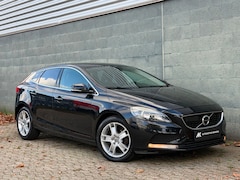 Volvo V40 - 1.6 D2 Momentum Airco|Navi|Trekhaak|Camera|Lmv|Nap|Boekjes