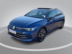 Volkswagen Golf - 1.5/150PK DSG Style 50 Edition · Panoramadak · Trekhaak · Camera + Parkeersensoren · Elekt