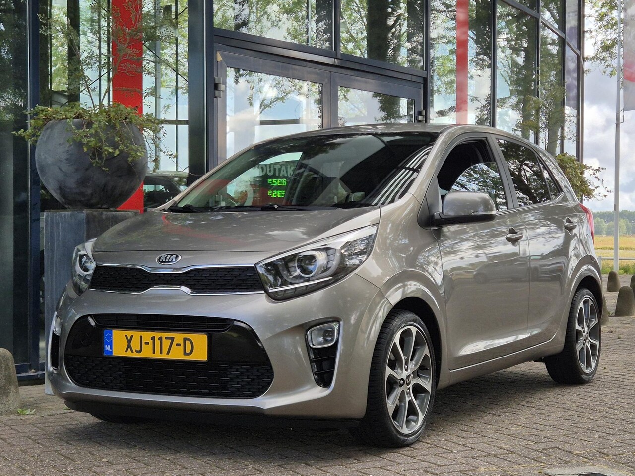 Kia Picanto - 1.0 CVVT Design Edition | Navigatie | Apple Carplay | Cruise Control | Camera | Licht meta - AutoWereld.nl