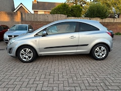 Opel Corsa - 1.4-16V Vol opties / Rijd perfect APK nieuw