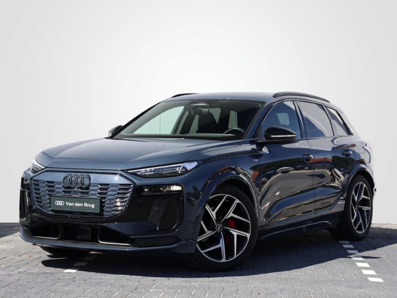 Audi Q6 e-tron - S edition 83 kWh 252 pk | Luchtvering | Panoramadak | Trekhaak | Matrix-LED verlichting | - AutoWereld.nl