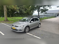 Volkswagen Golf - 2.0 TDI Highline PANORAMA DAK AUTOMAAT LEER NAVIGATIE BOMVOL GRIJS 2013