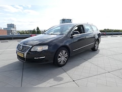 Volkswagen Passat Variant - 2.0 FSI Highline Automaat/Apk/Airco/Cruise/ParkeerSen/Alcantara/StoelVerw/Nap
