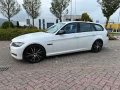 BMW 3-serie Touring - 318i Business Line netjes van binnen en buiten