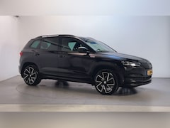 Skoda Karoq - 1.5 TSI DSG ACT Sportline Business Panoramadak Trekhaak Adaptive Cruise Sfeerverlichting