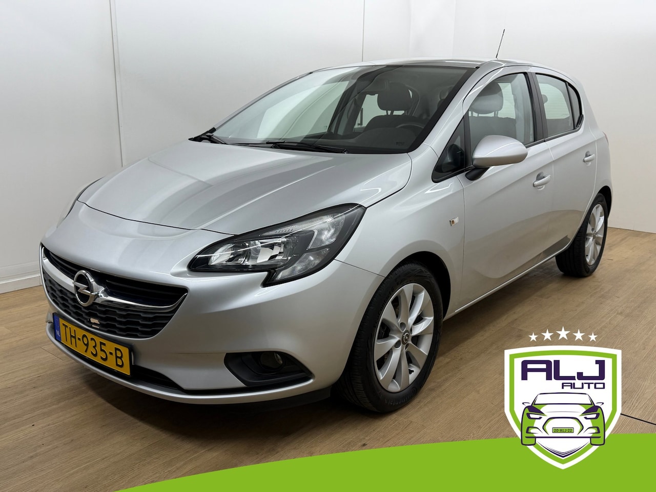 Opel Corsa - Occasion 1.4 Favourite | Grijs | Tweedehands Opel Corsa | Airco | Carplay audio | Trekhaak - AutoWereld.nl