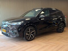 Volkswagen Tiguan - 1.5 eTSI R-Line Business DSG PANO NAVI 360CAM TREKHAAK BTW IQ LIGHT