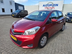 Toyota Yaris - 1.0 VVT-i Now nette maar ook zuinige yaris op all seasons banden met trekhaak