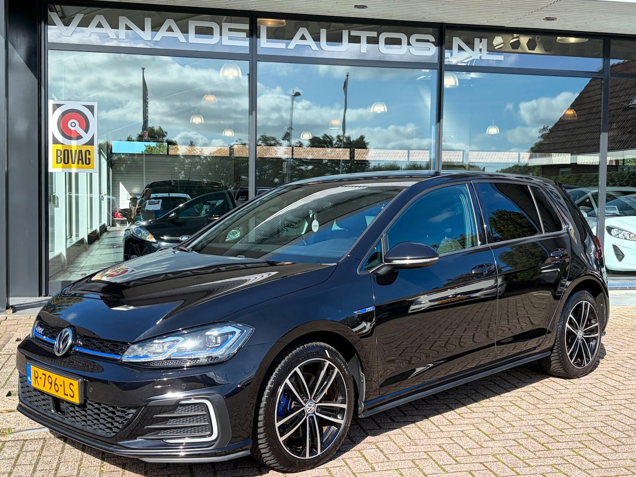 Volkswagen Golf - 1.4 TSI PHEV GTE Adap.Cruise App-Connect Navi Clima Park.Sens Dealeronderhouden! - AutoWereld.nl
