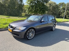 BMW 3-serie Touring - 318i High Executive