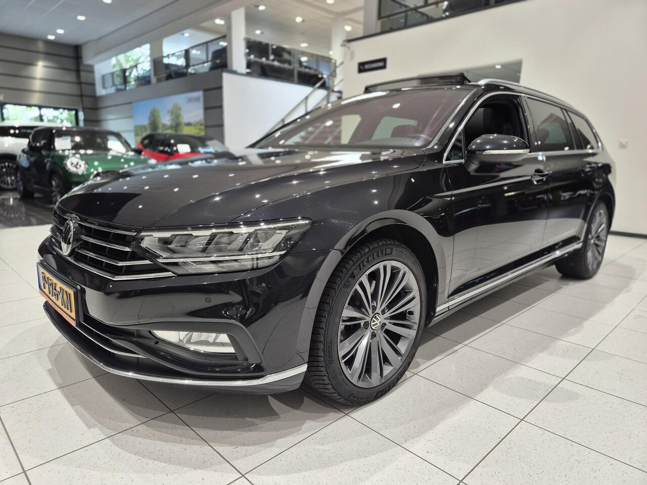 Volkswagen Passat Variant - 1.5 TSI Elegance Business R | Panoramadak | Trekhaak | Navi Pack | Adaptieve cruise contro - AutoWereld.nl