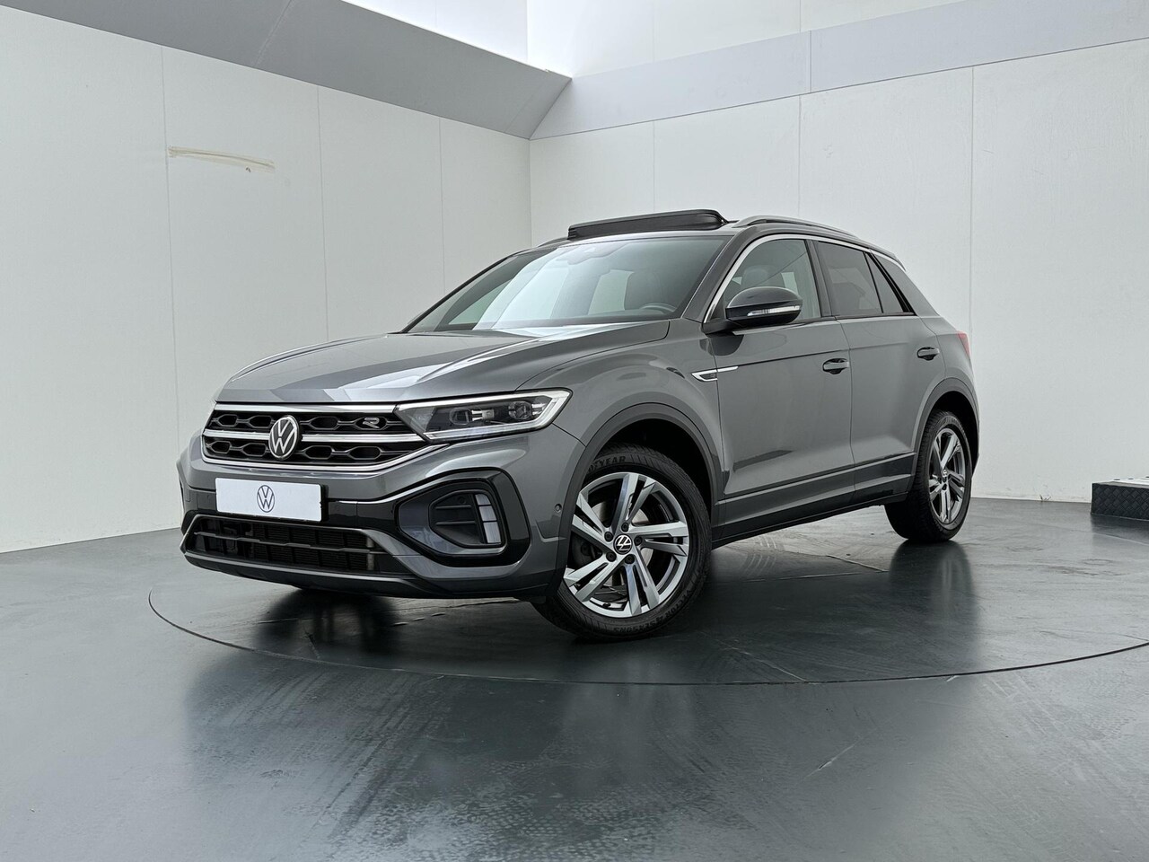 Volkswagen T-Roc - 1.5 TSI R-Line Business | 150 PK | Automaat | Adaptive Cruise Control | Panoramadak | Dode - AutoWereld.nl