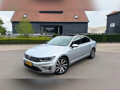 Volkswagen Passat - 1.4 TSI GTE 218PK Panoramadak Virtual Display Leer Navi Led-Xenon 360"Camera
